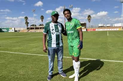 Eugenio Dolmo Flores visita a los Guerreros en el TSM y saluda a 'Choco' Lozano