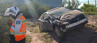 Autoridades aseguran auto destrozando y abandonado al oriente de Torreón