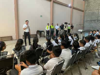 Estudiantes de Lerdo reciben capacitación en seguridad vial