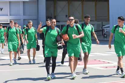 Con la motivación a tope, los elementos albiverdes convocados por Ignacio Ambriz realizaron ayer el viaje en vuelo chárter a la capital potosina, para su encuentro de la décima jornada del Apertura 2024, en la que buscarán el triunfo por segunda fecha consecutiva.