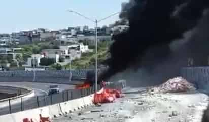 Cuatro muertos y dos heridos en choque de camiones en la autopista Saltillo - Monterrey