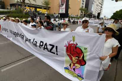 Cientos marchan en Culiacán por la paz y el retorno a clases presenciales ante la violencia