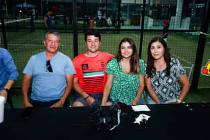 Francisco Fuentes, Francisco Fuentes jr, Iraida Yáñez y Cecilia Amarton.