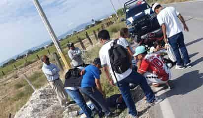 Menores en motocicleta sufren grave accidente por velocidad