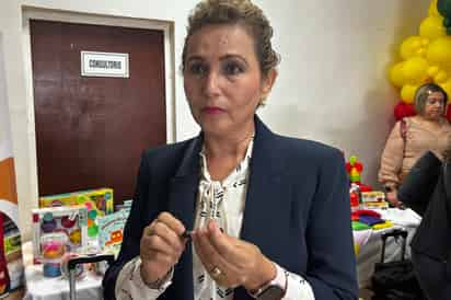 Regidora de Monclova alerta sobre navajas camufladas como plumas en escuelas