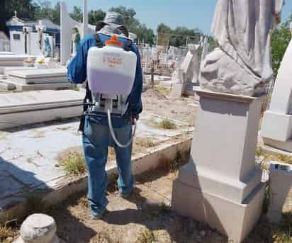 Para evitar el dengue, prohibirán ingreso de floreros con agua a panteones de Gómez Palacio