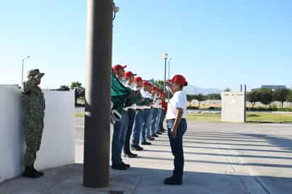 Mujeres se suman como voluntarias en el Servicio Militar