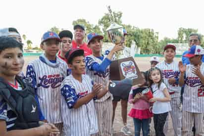 Los ‘peloteritos’ de la Academia Big Leaguers mantuvieron paso perfecto durante este torneo, pues disputaron
cuatro encuentros y obtuvieron un total de cuatro victorias. (Especial)