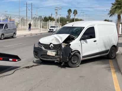 Se desmaya al volante y choca contra una palma en Gómez Palacio