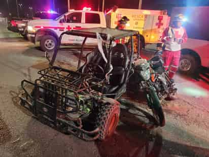 Se impactan menores de edad en Buggy contra una motocicleta en Torreón