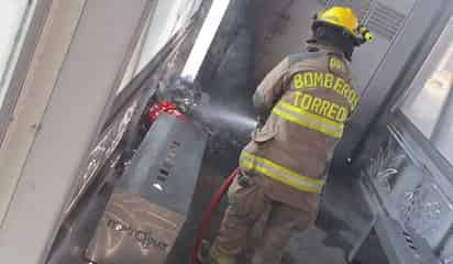 Quema de basura provoca incendio en estación del Metrobús