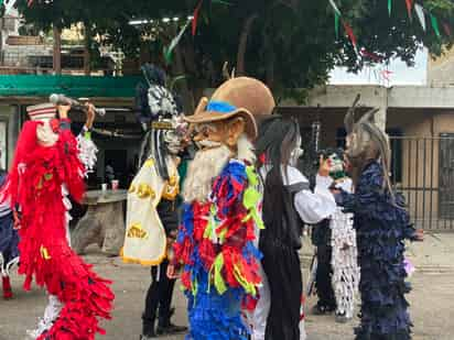 No están permitidos hombres vestidos de mujer, disfraces diabólicos, jocosos o máscaras de políticos. (ARCHIVO)