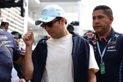 Helmut Marko critica el desempeño de 'Checo' Pérez tras el título de Verstappen