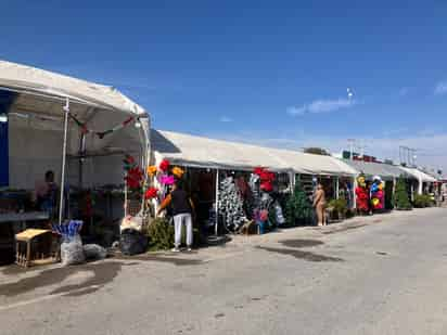 Comerciantes del mercado navideño en Francisco I. Madero enfrentan competencia a plazas chinas