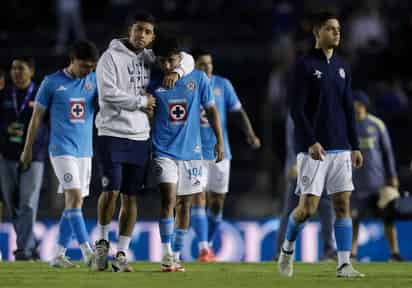 Elementos cementeros se lamentan luego de perder ante los azulcremas, con un gol de penal en el descuento.