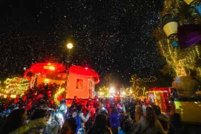 Inician las celebraciones decembrinas con el encendido navideño en Ramos Arizpe