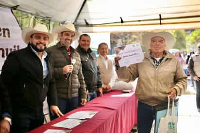 Entregan 5.4 toneladas de semilla de avena forrajera a productores de Saltillo y la Laguna