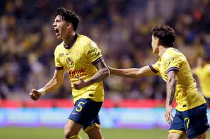 Kevin Álvarez (i) y Alejandro Zendejas (d) fueron los artifices de la remontada azulcrema en la ida de la gran final del futbol mexicano.