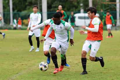 Los Guerreros tuvieron ayer triple sesión de entrenamiento, con el aspecto físico como lo primordial, pero también hicieron futbol.