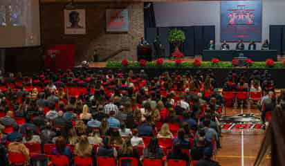 Un paso hacia el mundo: Egresados ​​de la Ibero celebran su graduación