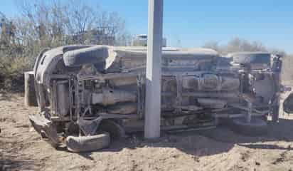 Volcadura en Mapimí deja un muerto y siete lesionados