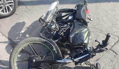 Motociclista herido y detenido tras choque con camioneta en Torreón