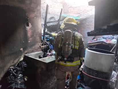 Se incendia el patio de un domicilio en la colonia Luis Echeverría