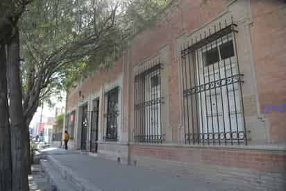 Las nuevas oficinas de Bienestar Social están ahora ubicadas en la avenida Allende 439, entre Independencia y Santiago Lavín, en el edificio conocido como “La Casa de las Banquetas Altas”. (DIANA GONZÁLEZ)