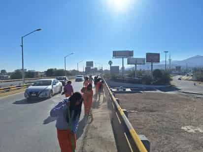 Limpian los 19 accesos y salidas de Torreón para ofrecer una mejor imagen a visitantes