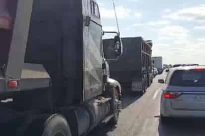 Colapsa carretera 57 en Coahuila por llegada masiva de paisanos