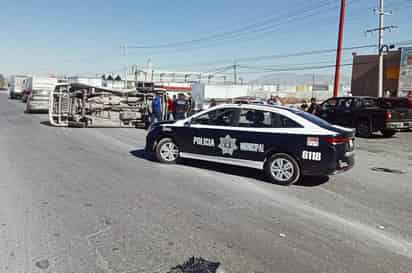 Vuelca al pasarse el semáforo en rojo y deja dos lesionados