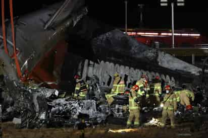 Fatal accidente aéreo cobra decenas de vidas en Corea del Sur