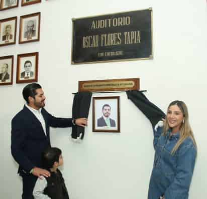 Ramiro Durán devela su fotografía en el Muro de Honra de los alcaldes de Arteaga