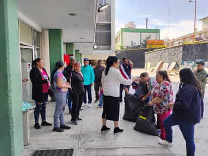 Iglesia lleva juguetes a niños en hospitales de Monclova