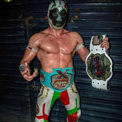 El lagunero Gravity, conocido también como “El Astronauta de la Lucha
Libre”, arriesgará su campeonato hoy, en la lucha estrella. (Especial)