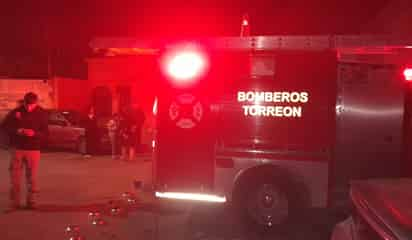 Ciudadanos y bomberos sofocan incendio en casa de la colonia La Merced