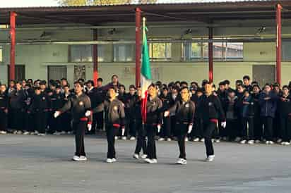 Alcalde de Monclova encabezó primer acto cívico en secundaria Juan Gil González