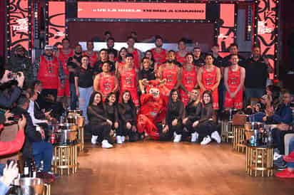 El tradicional jersey en rojo fue presentado por todos los elementos del plantel. (Fotos Ramón Sotomayor)
