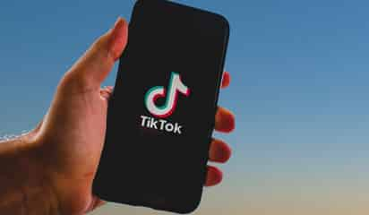 Director de TikTok agradece a Trump apoyo para mantener plataforma en EE.UU