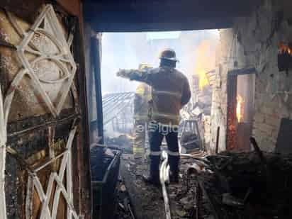 Fuego en carpintería moviliza a los cuerpos de emergencia de Gómez Palacio