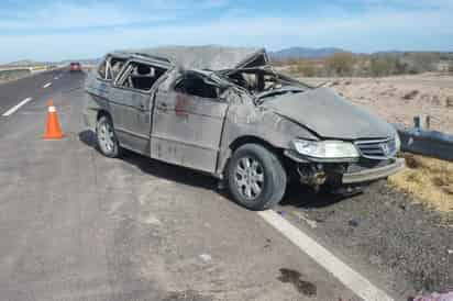 Volcadura en autopista Gómez Palacio-Jiménez deja dos muertos