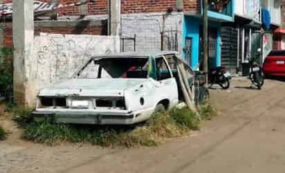 Autos abandonados dan mala imagen a la ciudad. (EL SIGLO DE TORREÓN)