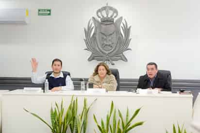 Secretario y regidor de Morena debaten en Cabildo de Gómez Palacio