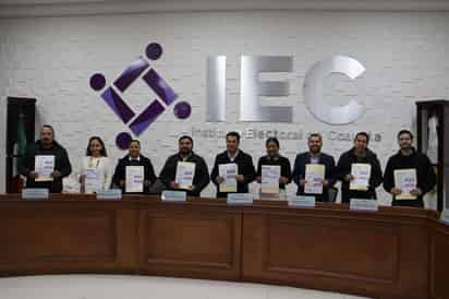 Garantizan inclusión electoral en Coahuila con entrega de cuadernillos en sistema Braille