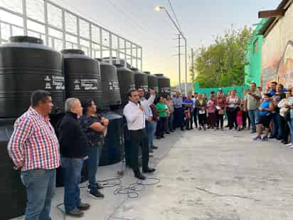 Mantienen vigente programa de entrega de tinacos