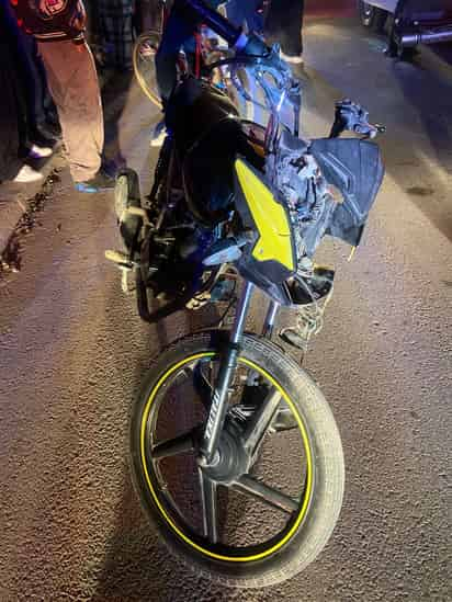 Motociclista y peatón terminan hospitalizados tras accidente en Gómez Palacio