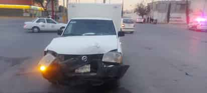 Camioneta se impacta contra taxi en el fraccionamiento Miravalle de Gómez Palacio