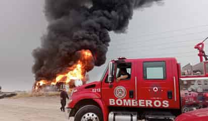 Reabren carretera federal 57, tras siete horas cerada por incendio de pipa