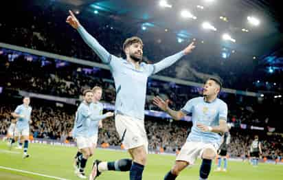 Pep Guardiola y el Manchester City lograron su clasificación a los playoffs derrotando en el Etihad Stadium al Club Brujas.