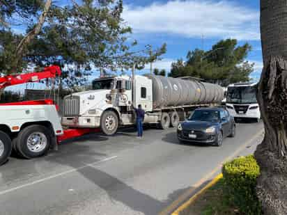 Aseguran dos pipas que transportaban más de 100 mil litros de combustible